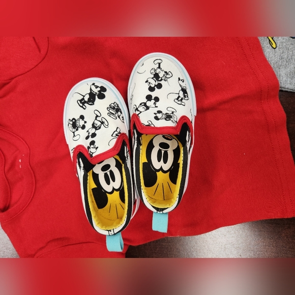 Mickey mouse outfit jumper and shoes - Picture 2 of 8